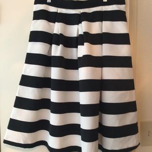 Midi New York and company stripe skirt